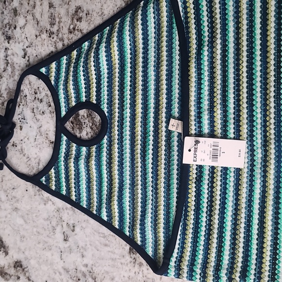 Express halter top - Picture 5 of 9